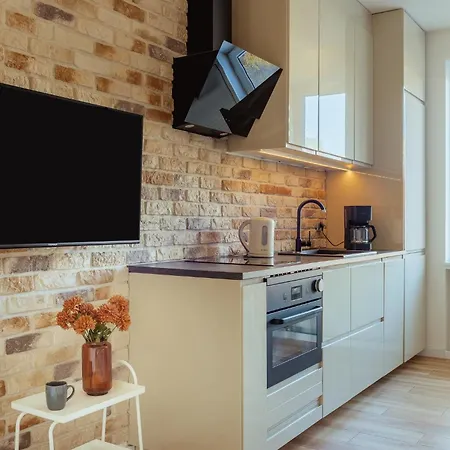 Διαμέρισμα Cozy With Balcony Near Old Town By Rent Like