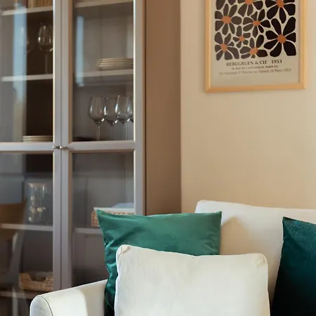 Διαμέρισμα Cozy With Balcony Near Old Town By Rent Like *