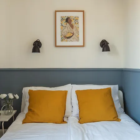Cozy With Balcony Near Old Town By Rent Like Διαμέρισμα *