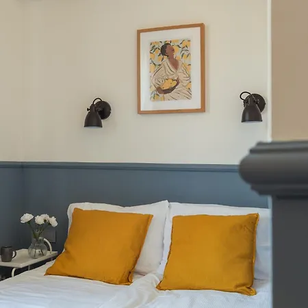Cozy With Balcony Near Old Town By Rent Like